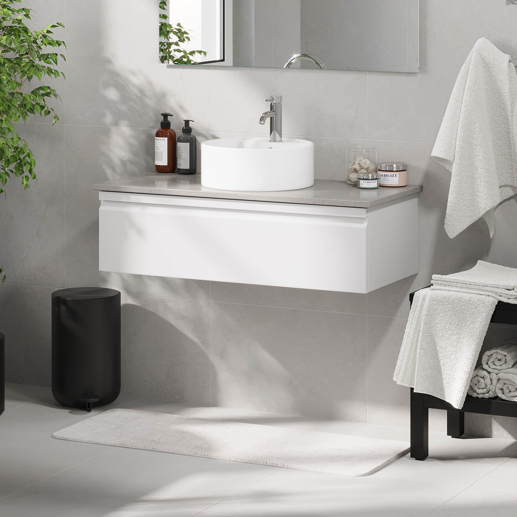 Mirage badeværelse møbler med grå bordplade, Matt White