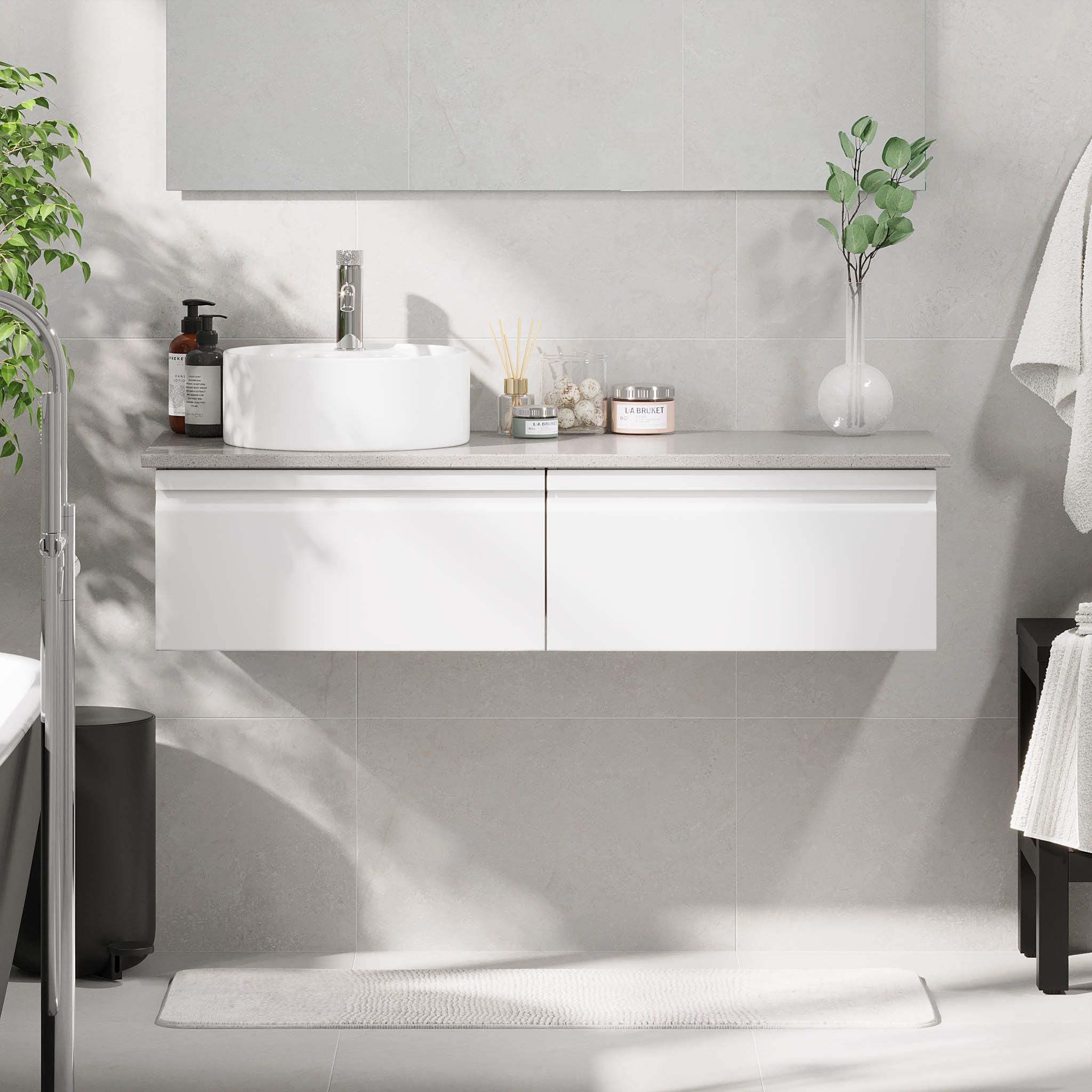 Mirage badeværelse møbler med grå bordplade, Matt White